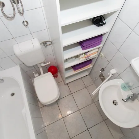 Ruza Appartamento Makarska