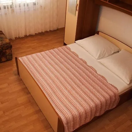 Ruza Appartamento Makarska