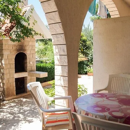 Ruza Appartamento Makarska